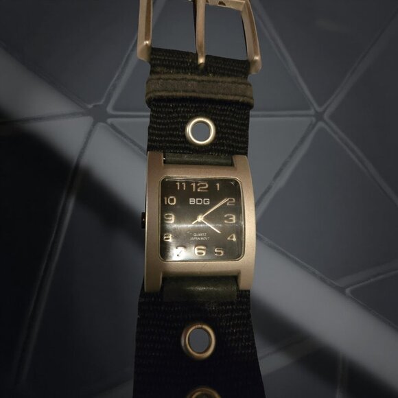 BDG VINTAGE WATCH UNISEX ~ NEEDS BATTERY BLACK STRAP CLOTH AND METAL SILVER